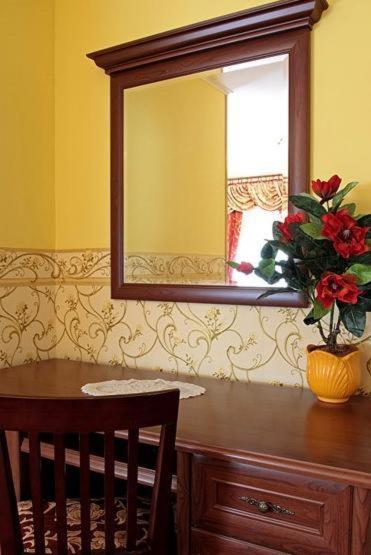 Hotel Mily Krosno Zimmer foto