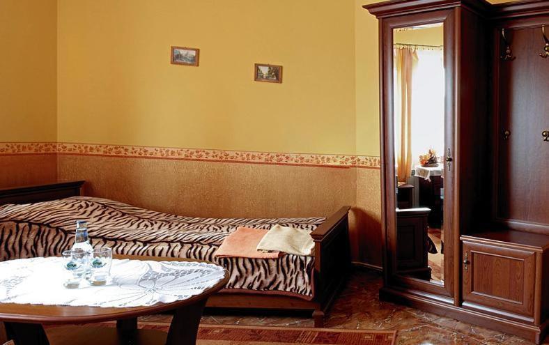 Hotel Mily Krosno Zimmer foto